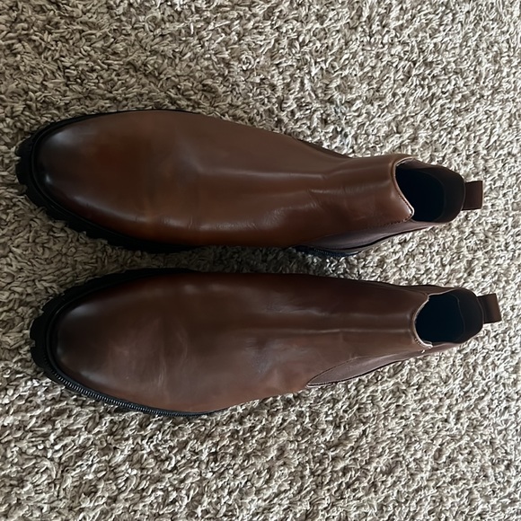 Super clean Kenneth Cole Chelsea boot - Picture 2 of 3